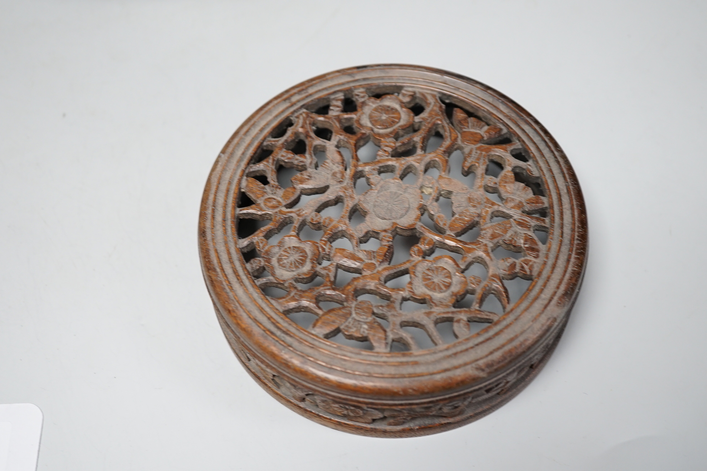 A 19th century Chinese blue and white prunus jar and carved wood cover, 24cm